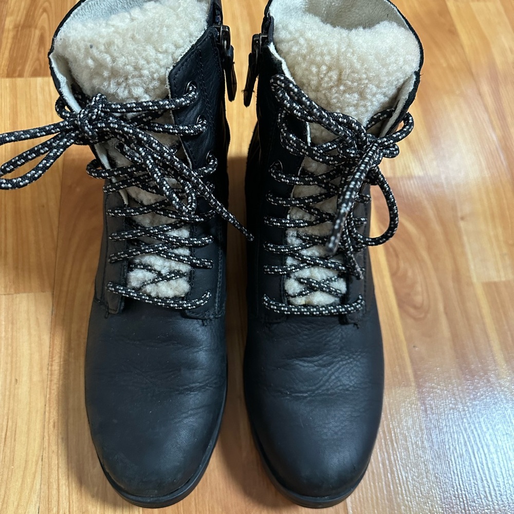 Women's Black Shearling Lined Boots